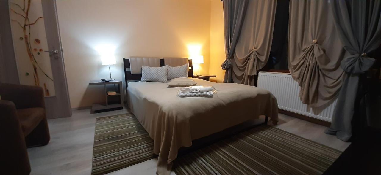 Kalinderu Skier'S Apartament Bellevue Buşteni Esterno foto